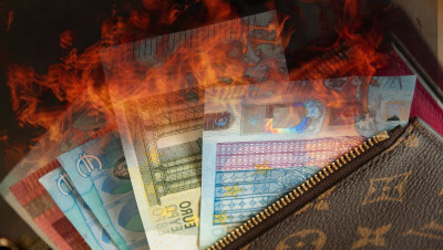 So viel Geld haben deutsche Sparer im ersten Halbjahr verbrannt - ein Beitrag von AssCompact